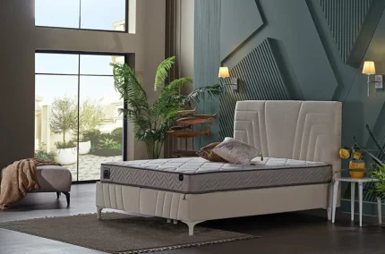 Dormitor cu patul Toria la lumina zilei