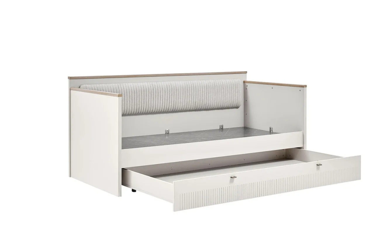 Pat CANVAS MONTESSORI prevăzut cu sertar spațios pentru depozitare sau pat suplimentar.