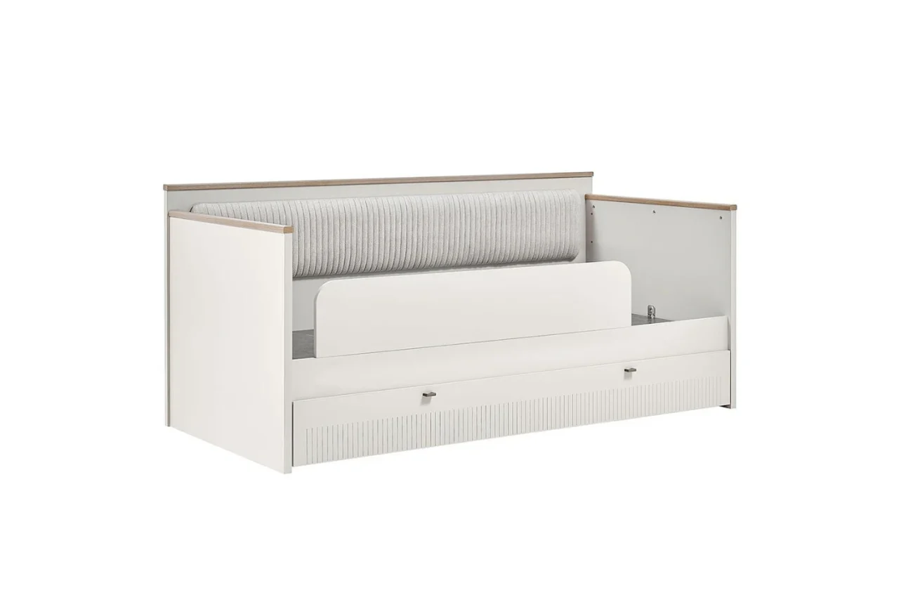 Pat pentru copii CANVAS MONTESSORI echipat cu barieră laterală de protecție detasabilă.