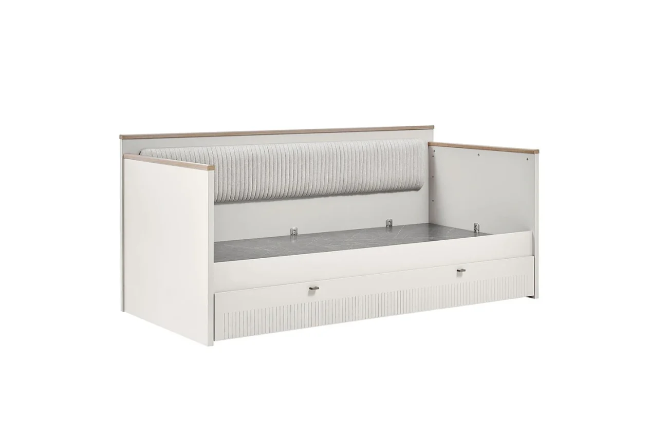 Pat CANVAS MONTESSORI prevăzut cu sertar spațios pentru depozitare sau pat suplimentar.