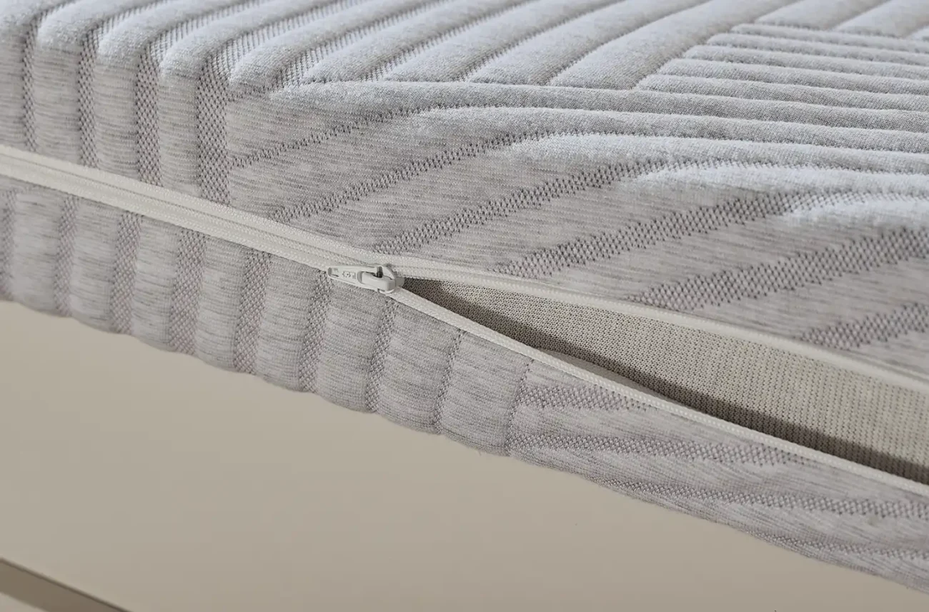 Saltea MILDA cu husă detașabilă prevăzută cu fermoar pentru igienă maximă