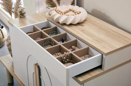 Выдвижной ящик столика Boheems с внутренним органайзером для хранения украшений и бижутерии