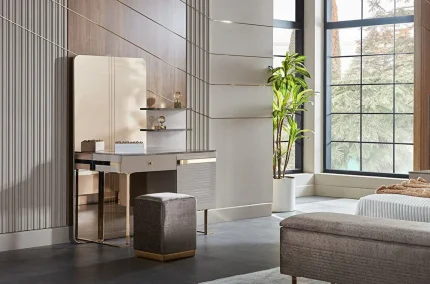 Туалетный столик VERONICA в комплекте с мягким пуфом возле окна в светлой спальне