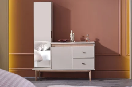 Интерьер спальни с туалетным столиком Valenty на фоне терракотовой стены с подсветкой