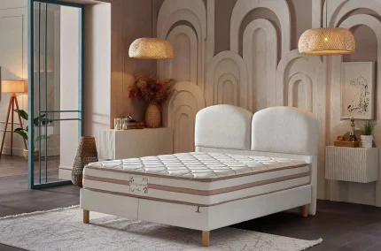 Saltea ortopedică Bsleep Pure Soft pe pat într-un dormitor luminos