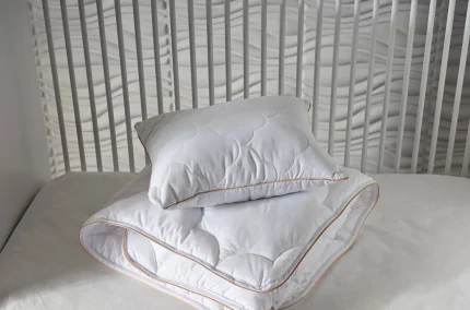 Fermoar ascuns de siguranță pe husa detașabilă din tricot moale a pernei pentru copii Comfyline Bebek