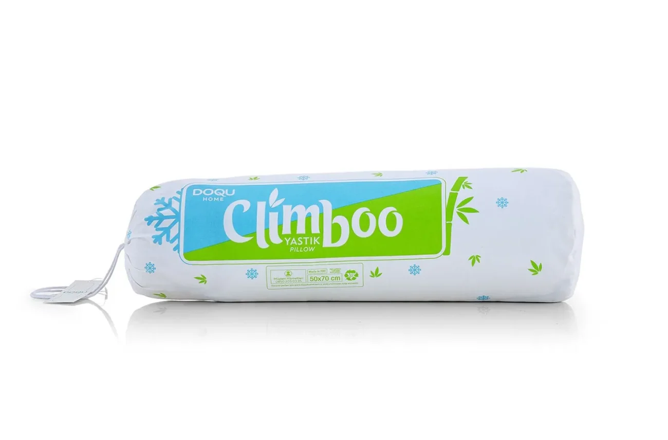 Două perne ortopedice Climboo din spumă vâscoelastică pe un pat matrimonial în dormitor