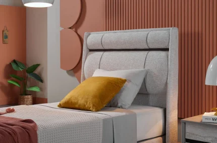 Pat pentru copii Mona cu perne decorative si patura intr-un design interior contemporan