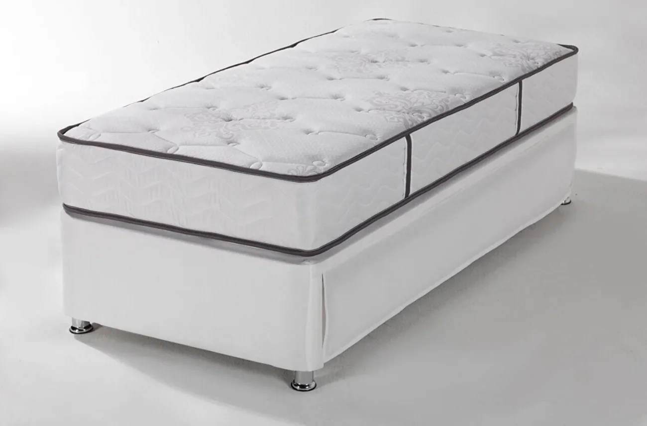 Pat extensibil Caprice Yavrulu în stare strânsă cu saltea premium pe fundal alb izolat